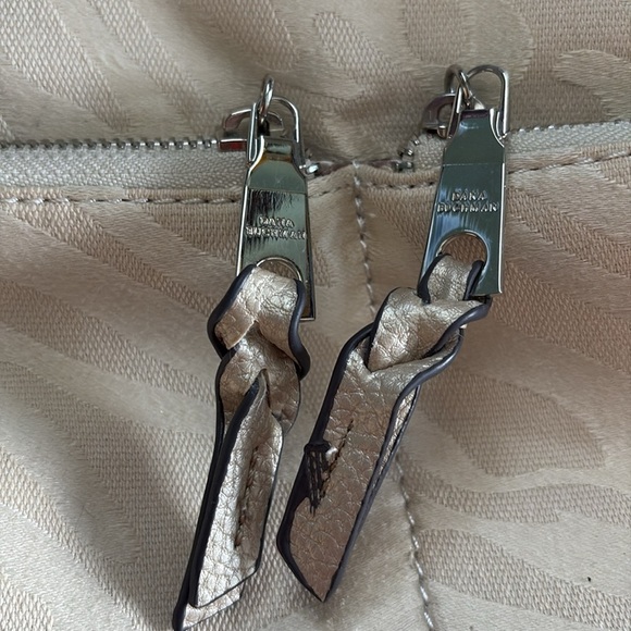 Dana Buchman  shoulder bag  two tone canvas/ Cream  metallic trim silvertone HW￼ - Picture 7 of 15